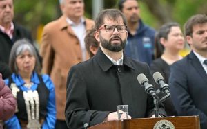 Ministro de Justicia destaca falta de apoyo inicial de exfiscal Abbott en caso de corrupción en Gendarmería Santiago 1